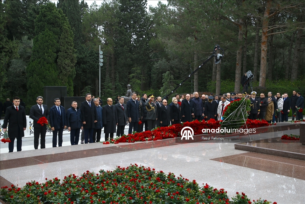 В Азербайджане чтят память общенационального лидера Гейдара Алиева