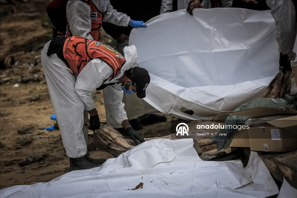 Продолжаются работы по извлечению тел палестинцев, которые были похоронены на территории больницы Шифа