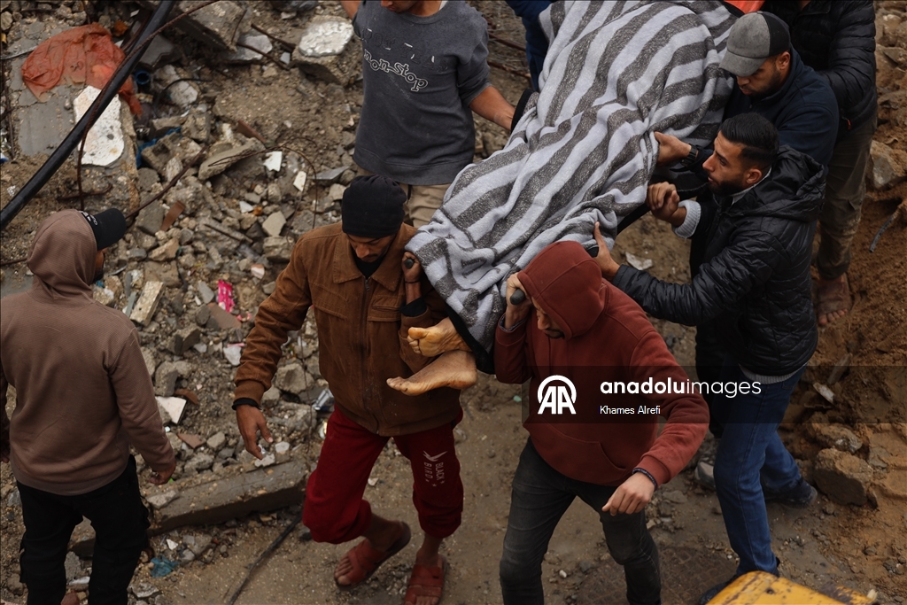 В Газе из-за проливных дождей рухнуло здание