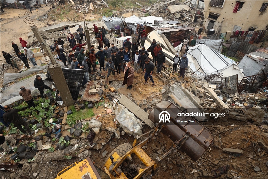 В Газе из-за проливных дождей рухнуло здание