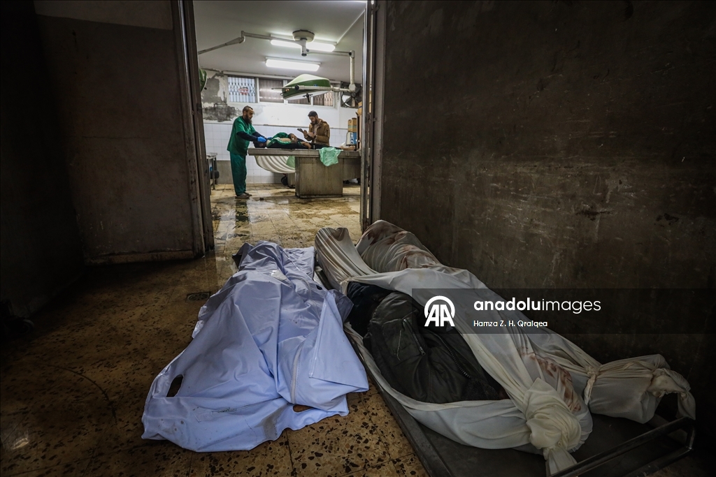 Gazze'de şiddetli yağış nedeniyle hasarlı bir binanın çökmesi sonucu 5 Filistinli hayatını kaybetti