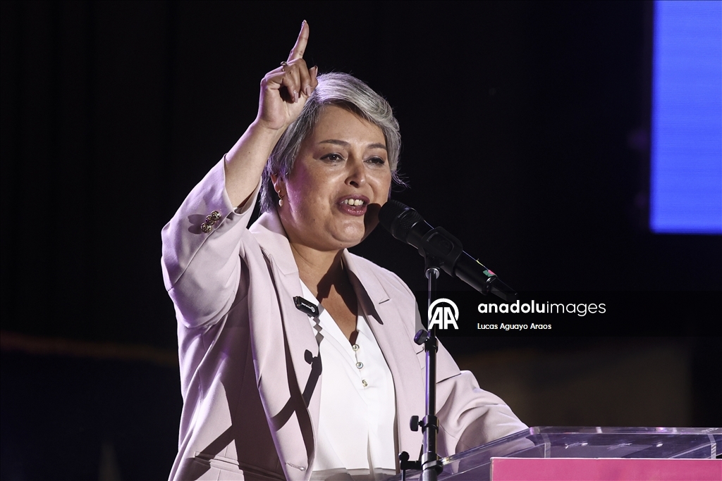 В Чили перед приближающимися президентскими выборами Жаннет Джара провела митинг