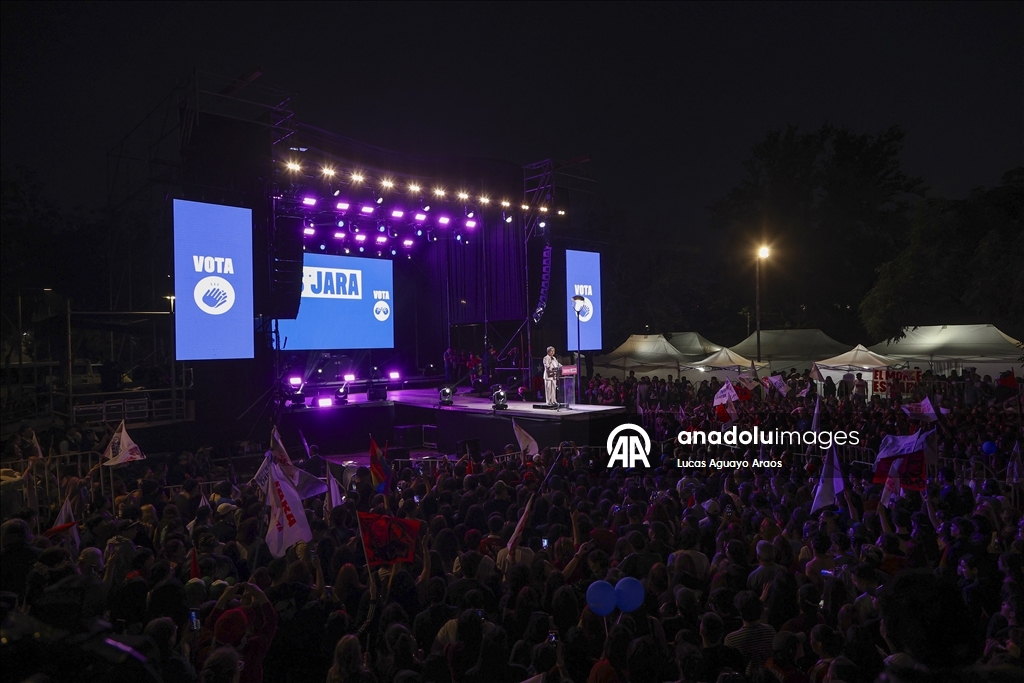 В Чили перед приближающимися президентскими выборами Жаннет Джара провела митинг