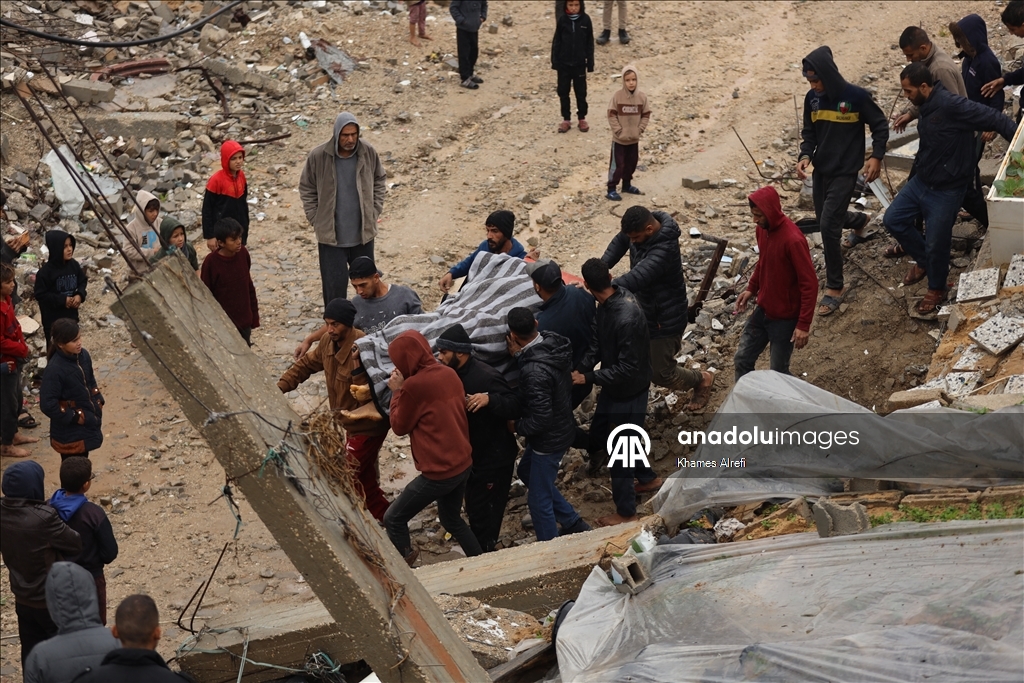 В Газе из-за проливных дождей рухнуло здание