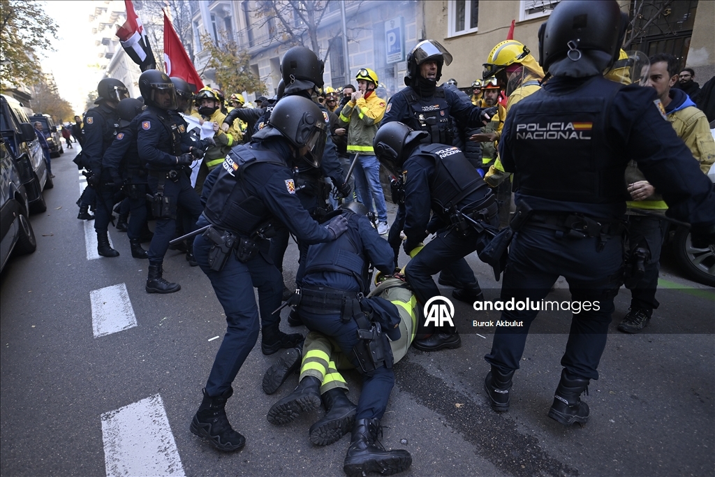 В Мадриде полиция вмешалась в акцию протеста лесных пожарных