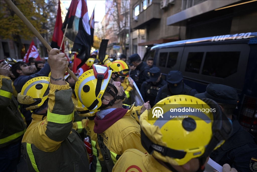 В Мадриде полиция вмешалась в акцию протеста лесных пожарных