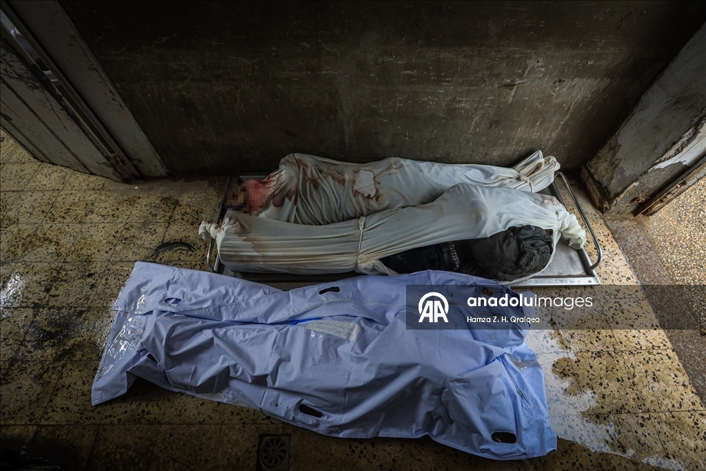 Gazze'de şiddetli yağış nedeniyle hasarlı bir binanın çökmesi sonucu 5 Filistinli hayatını kaybetti