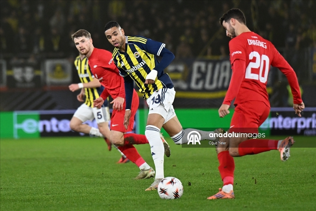 «Фенербахче» разгромил норвежский «Бранн» в Лиге Европы УЕФА 2