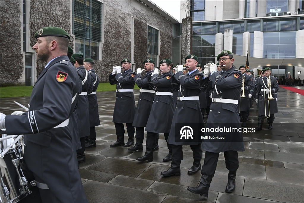 Немецкие солдаты участвуют в официальных церемониях