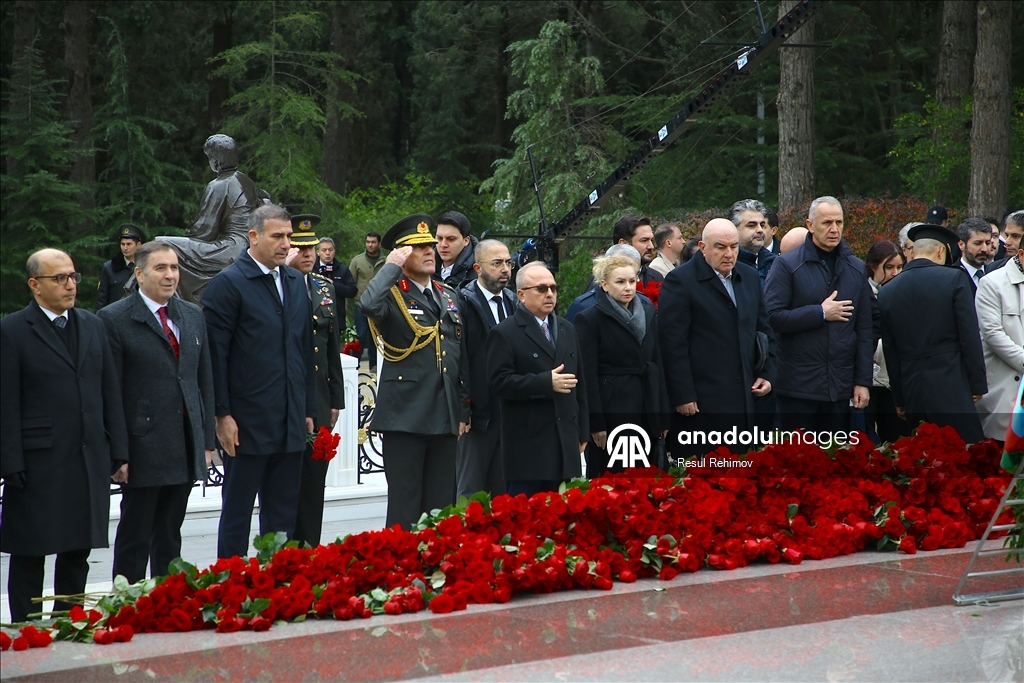 В Азербайджане чтят память общенационального лидера Гейдара Алиева