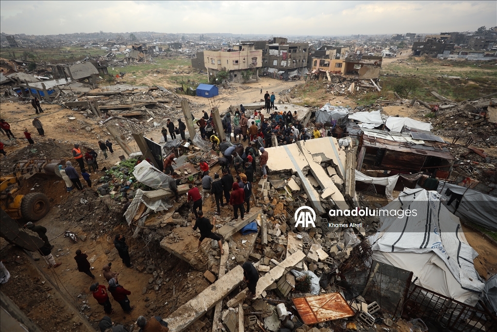 Gazze Şeridi'nde şiddetli yağış nedeniyle çöken binada arama kurtarma çalışmaları sürüyor