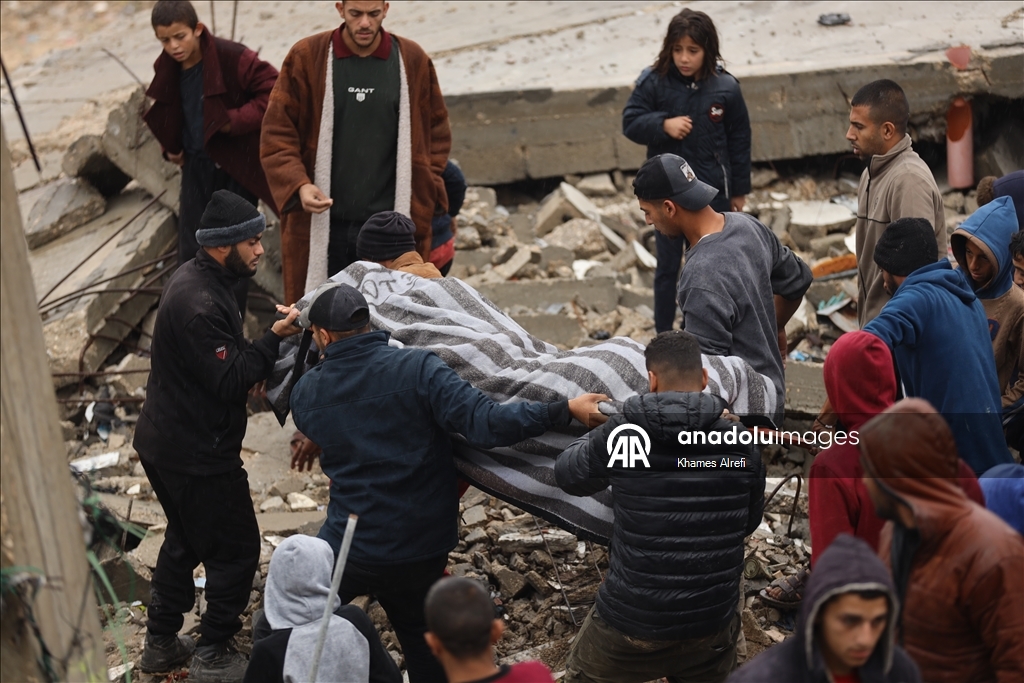 В Газе из-за проливных дождей рухнуло здание
