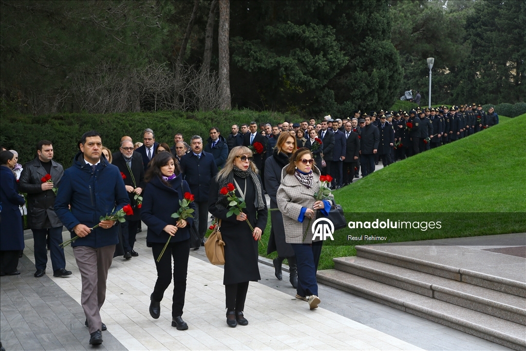В Азербайджане чтят память общенационального лидера Гейдара Алиева