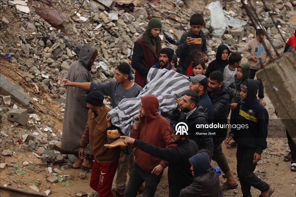 В Газе из-за проливных дождей рухнуло здание