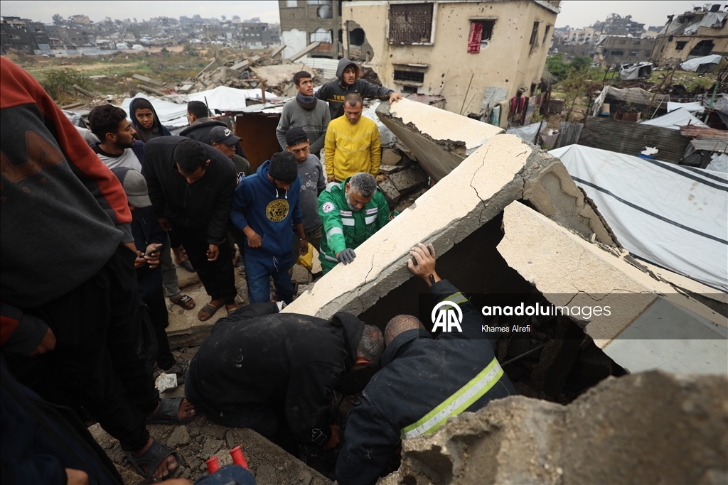 В Газе из-за проливных дождей рухнуло здание