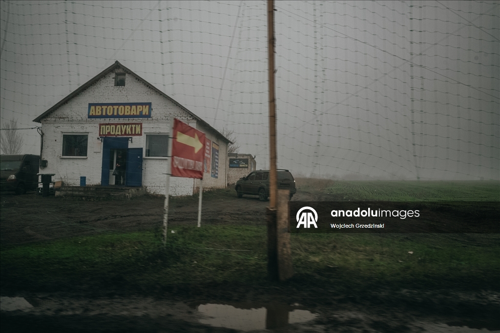 Donbas’ta drone tehditlerine karşı yollara ağ kaplı tüneller kuruldu