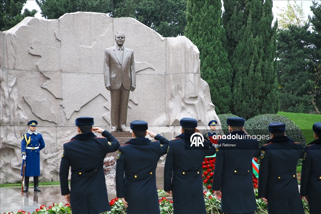 В Азербайджане чтят память общенационального лидера Гейдара Алиева