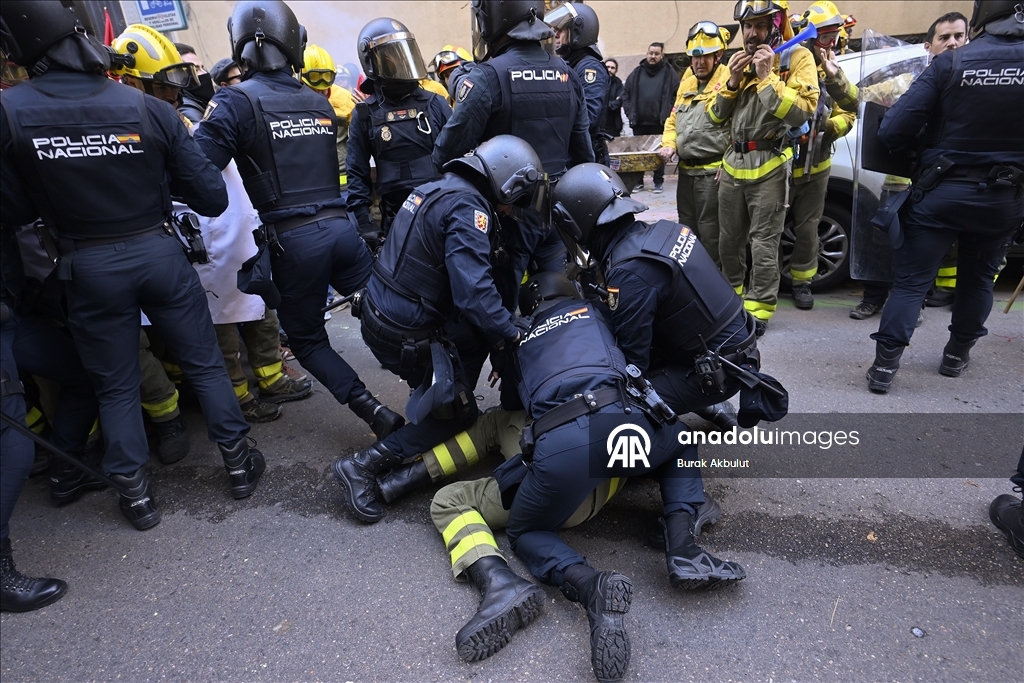 В Мадриде полиция вмешалась в акцию протеста лесных пожарных