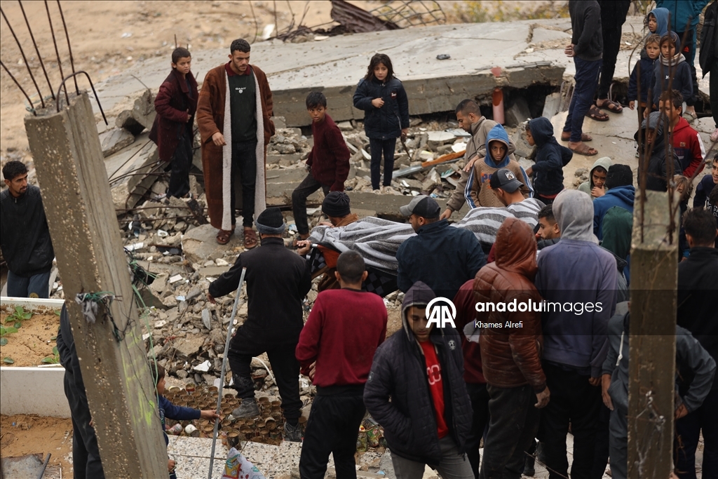 В Газе из-за проливных дождей рухнуло здание