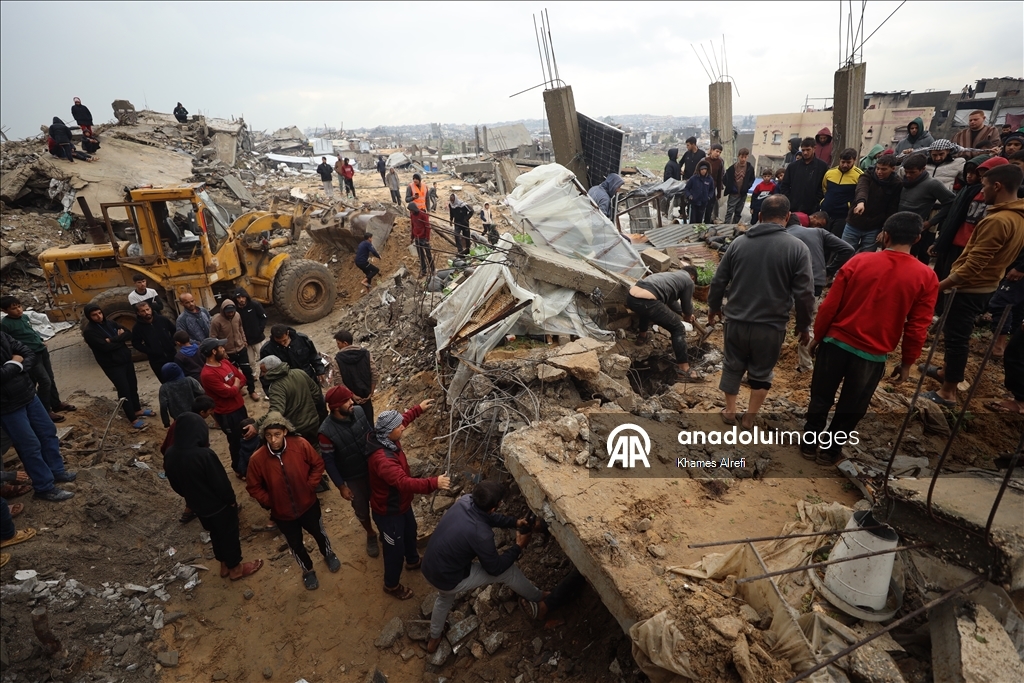 В Газе из-за проливных дождей рухнуло здание