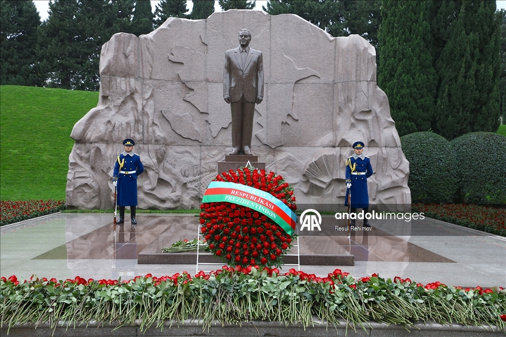 В Азербайджане чтят память общенационального лидера Гейдара Алиева