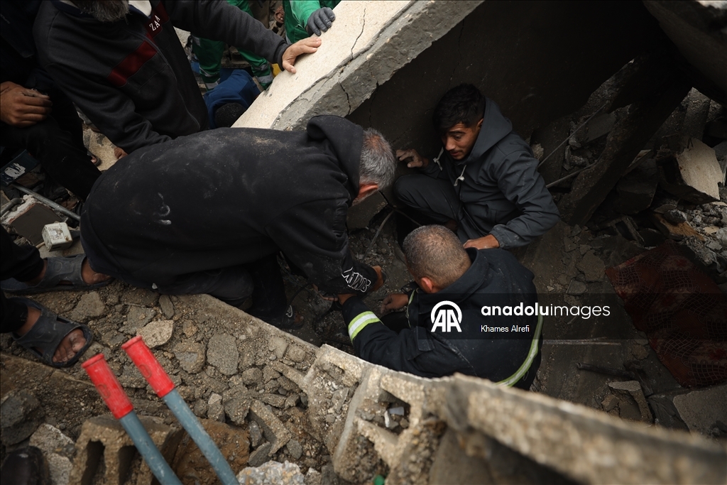 В Газе из-за проливных дождей рухнуло здание