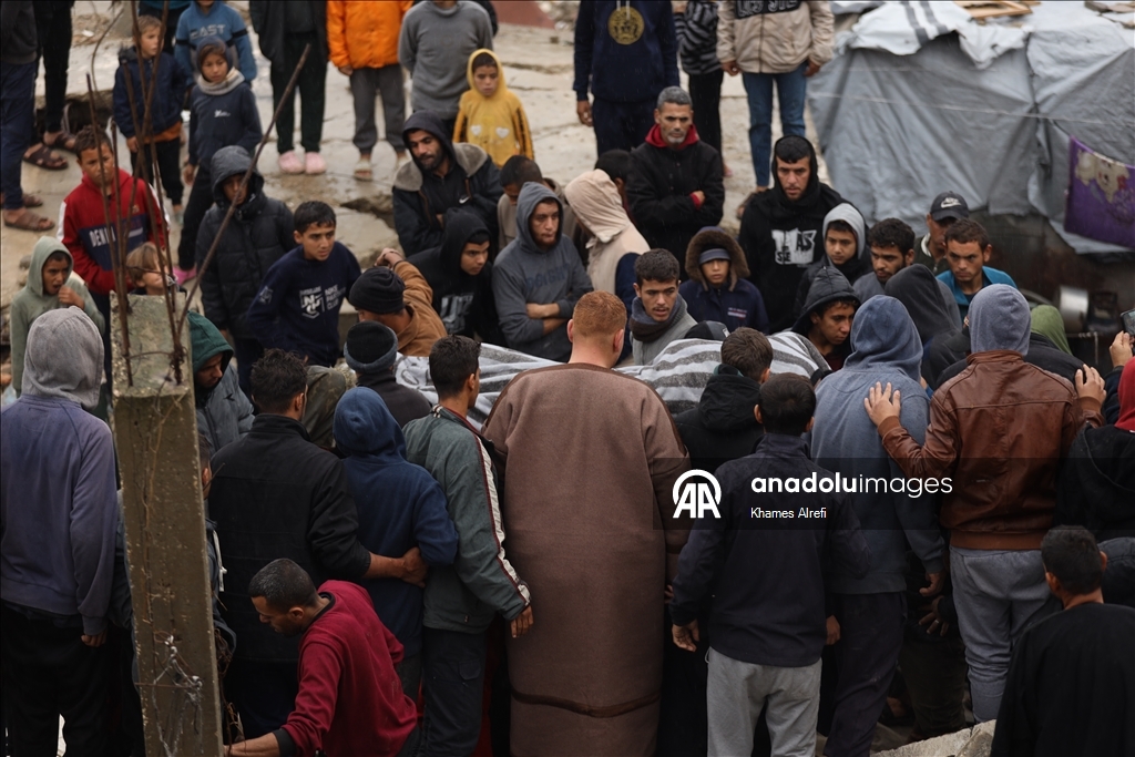 В Газе из-за проливных дождей рухнуло здание