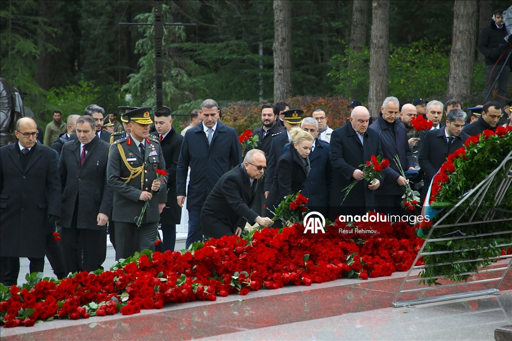 В Азербайджане чтят память общенационального лидера Гейдара Алиева