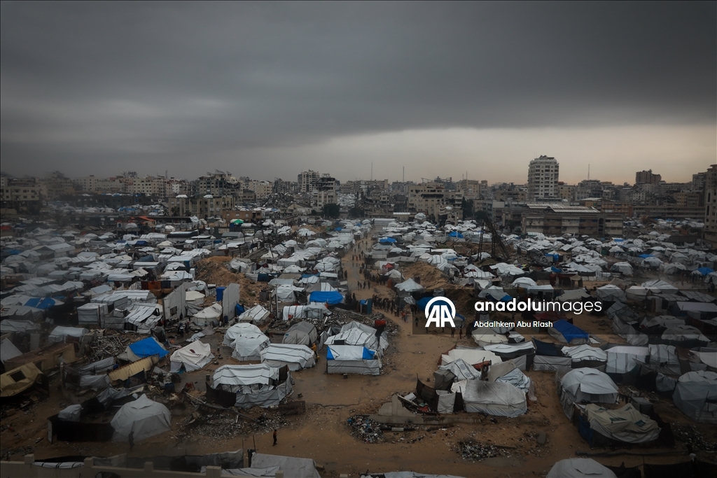 Şiddetli yağış nedeniyle Gazze Şeridi'nde çadırlar su altında kaldı
