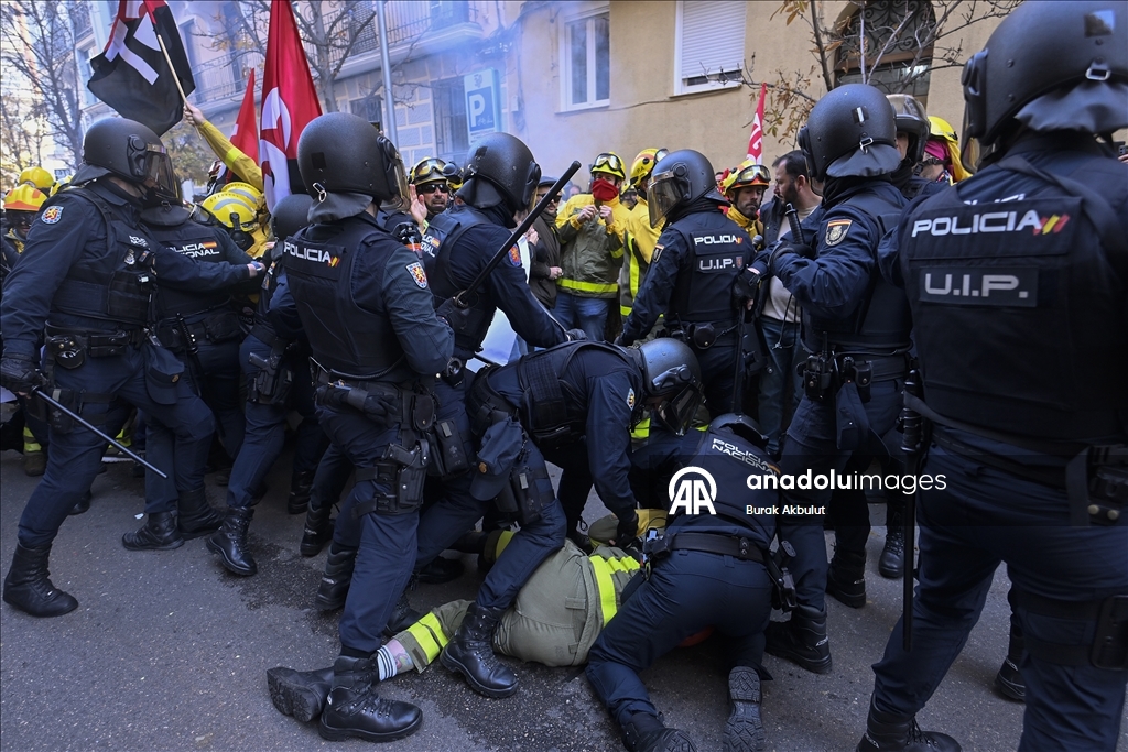 В Мадриде полиция разогнала акцию протеста лесных пожарных