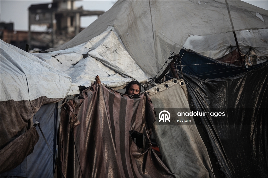 Li Xezeyê ji ber barana zêde bi sedan kon di bin avê de man