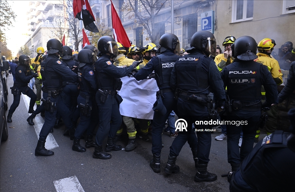 В Мадриде полиция разогнала акцию протеста лесных пожарных