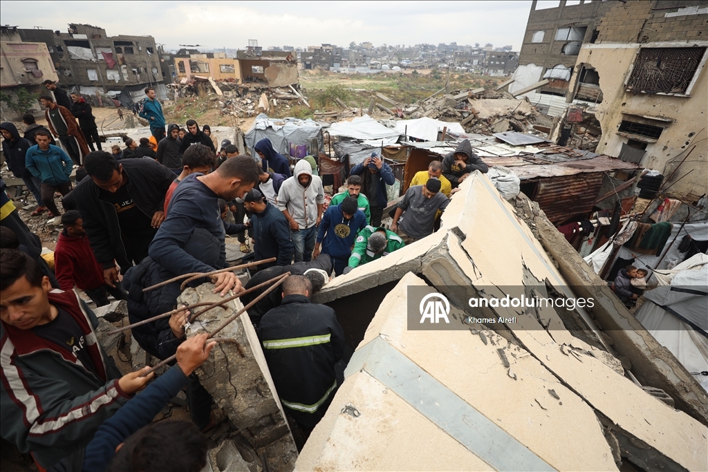 Gazze Şeridi'nde şiddetli yağış nedeniyle çöken binada arama kurtarma çalışmaları sürüyor