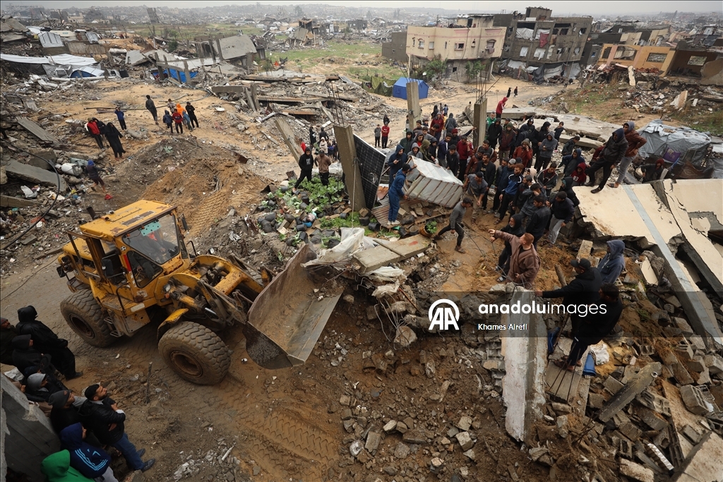Gazze Şeridi'nde şiddetli yağış nedeniyle çöken binada arama kurtarma çalışmaları sürüyor