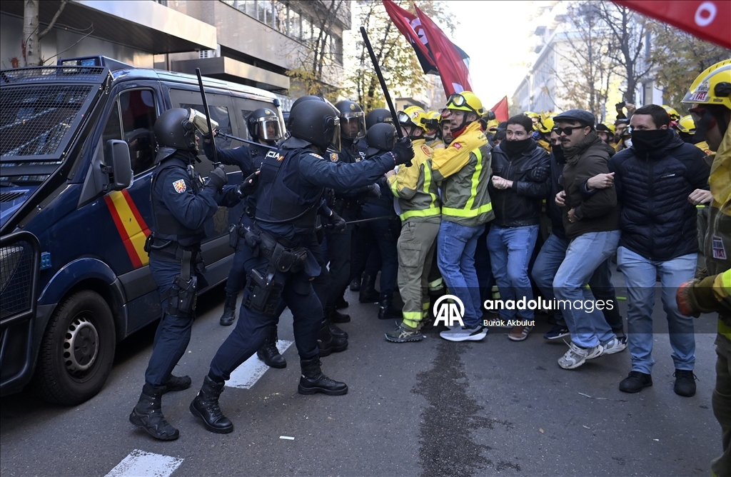В Мадриде полиция разогнала акцию протеста лесных пожарных