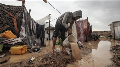 Şiddetli yağış nedeniyle Gazze Şeridi'nde çadırlar su altında kaldı