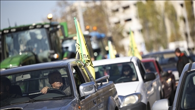 Yunanistan'daki çiftçiler Selanik Limanı'nda traktörleriyle protesto gösterisi düzenledi