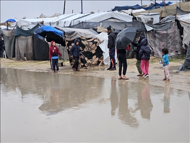 В Газе из-за проливных дождей палатки палестинцев оказались под водой