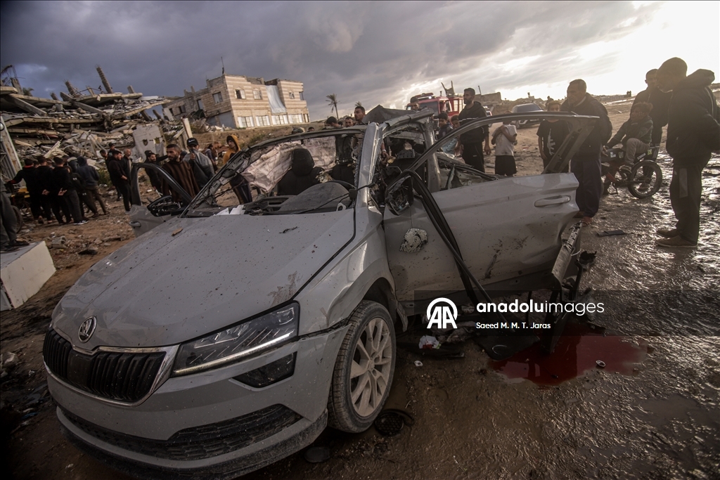  İsrail'in Gazze'de bir araca düzenlediği hava saldırısında 4 Filistinli hayatını kaybetti