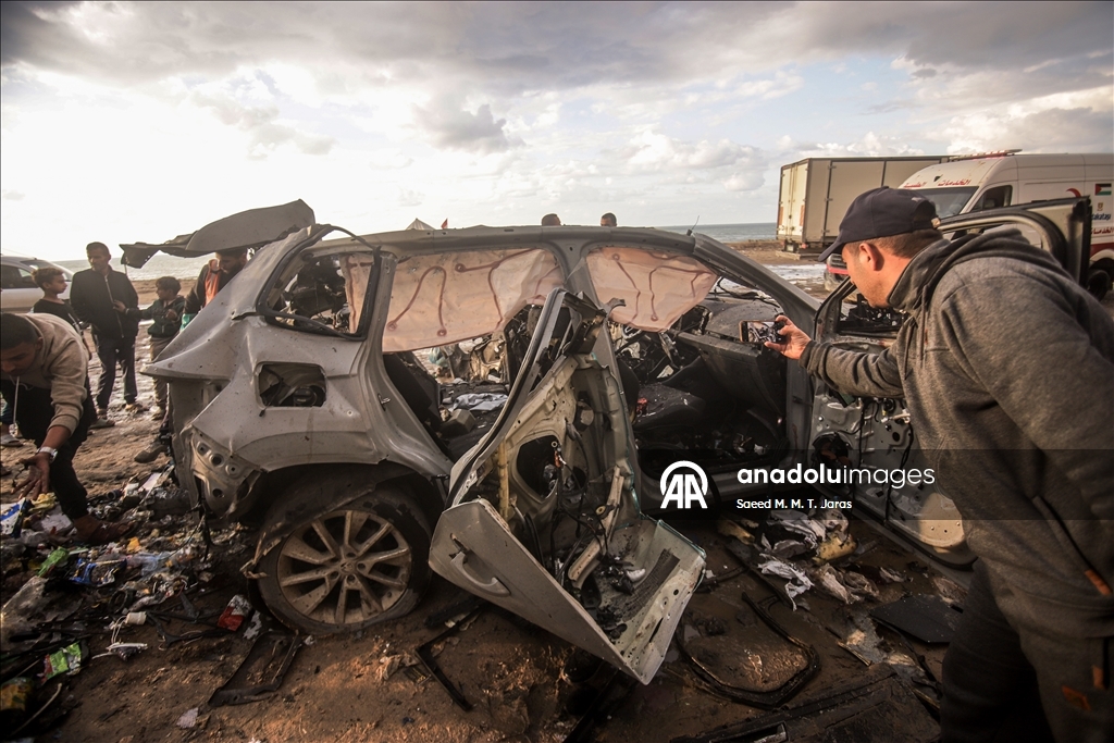  İsrail'in Gazze'de bir araca düzenlediği hava saldırısında 4 Filistinli hayatını kaybetti