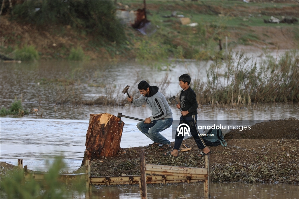 Gazze’de yağışlar yerinden edilenlerin yaşamını zorlaştırdı