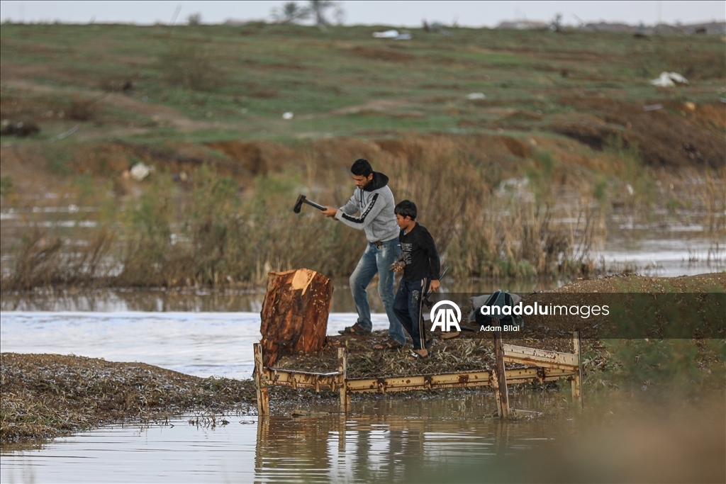 Gazze’de yağışlar yerinden edilenlerin yaşamını zorlaştırdı