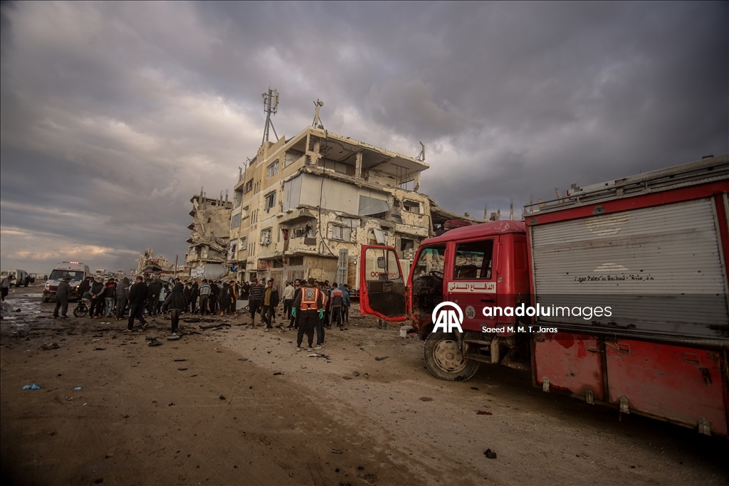  İsrail'in Gazze'de bir araca düzenlediği hava saldırısında 4 Filistinli hayatını kaybetti