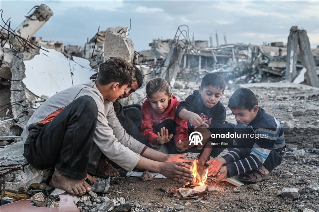 Gazze’de yağışlar yerinden edilenlerin yaşamını zorlaştırdı