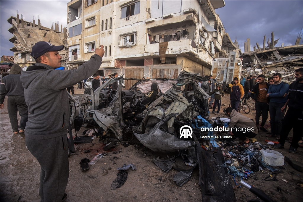  İsrail'in Gazze'de bir araca düzenlediği hava saldırısında 4 Filistinli hayatını kaybetti