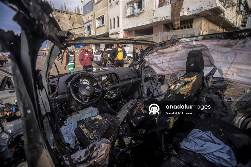  İsrail'in Gazze'de bir araca düzenlediği hava saldırısında 4 Filistinli hayatını kaybetti