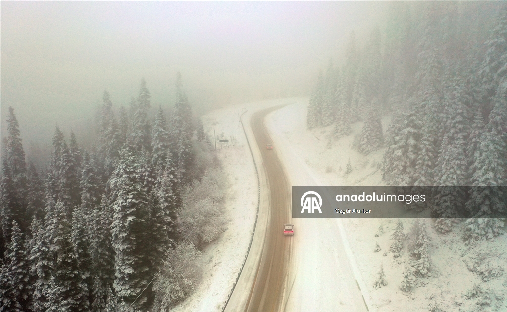 Ilgaz Dağı'nda kar ve sis etkili oldu