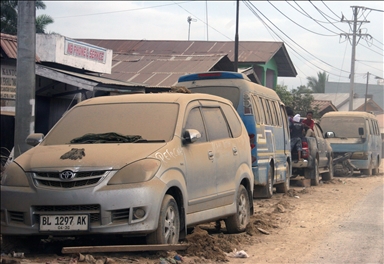 В объективы камер попали последствия наводнений и оползней в Индонезии