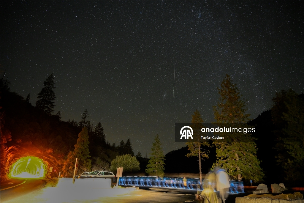 Yosemite Ulusal Parkı'nda Geminid meteor yağmuru