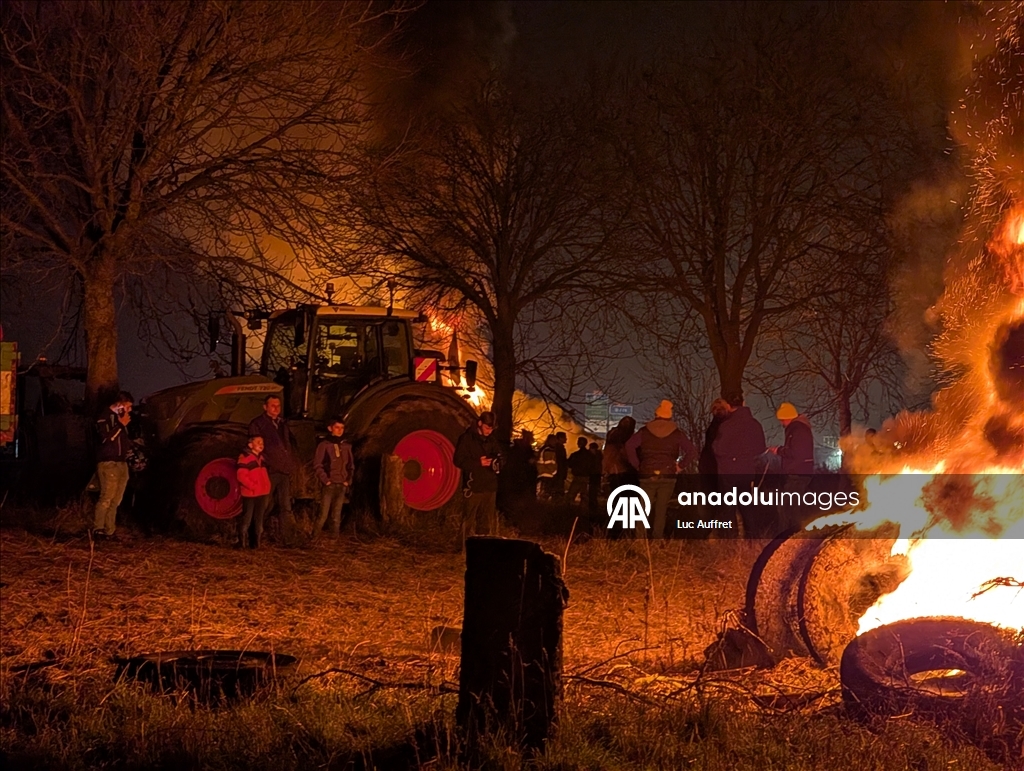 Во Франции ширятся протестные акции фермеров